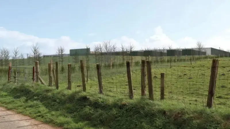 Plans have been submitted for a battery storage facility which could power up to 162,000 homes.

Net Zero Seventeen Ltd wants to create the facility on agricultural land in Aspatria, Cumbria.

It has applied to Cumberland Council for permission to build the site on fields at West Farm, West Street, off the A596.

Those behind the plans said the project would "support the move towards a low carbon energy network", as it would help release electricity at periods of high demand and store it at times when it is not needed.

Net Zero Seventeen said the proposed development would store enough electricity to power about 161,897 homes for two hours.

The 7.4-hectare (18.3-acre) site would be operational for 40 years, after which time it would be decommissioned and equipment removed from the land.

Demand
The company said schemes relevant to the one it was proposing had already been approved in the area in recent years, including a solar farm to the north-east of the site in 2014, Westnewton Wind Farm in 2011 and five battery storage facilities in the Carlisle area, all approved between 2017 and 2024.

In documents submitted to the council's planning department, the company explained the increase in interest associated with battery storage facilities in the area.

It said: "This is as a result of increasing reliance on renewable sources, such as wind and solar, due to the need to phase out coal and gas in the next few years, and oil over the coming decades."

It added battery storage facilities helped ensure "cost minimisation" and increased efficiency "by reducing power losses".

Cumberland Council has launched a consultation on the plans, which is open until 24 June.


src: bbc