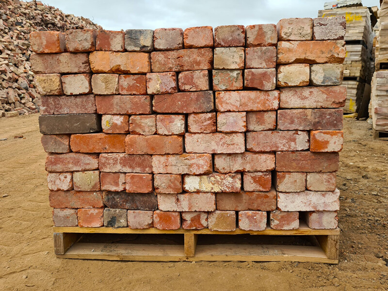 Melbourne B Grade Recycled Bricks on pallet 1