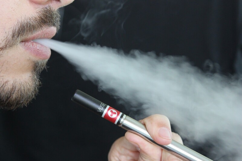 e-cigarette-1301670_1280155cbdbc1f33035e.jpg